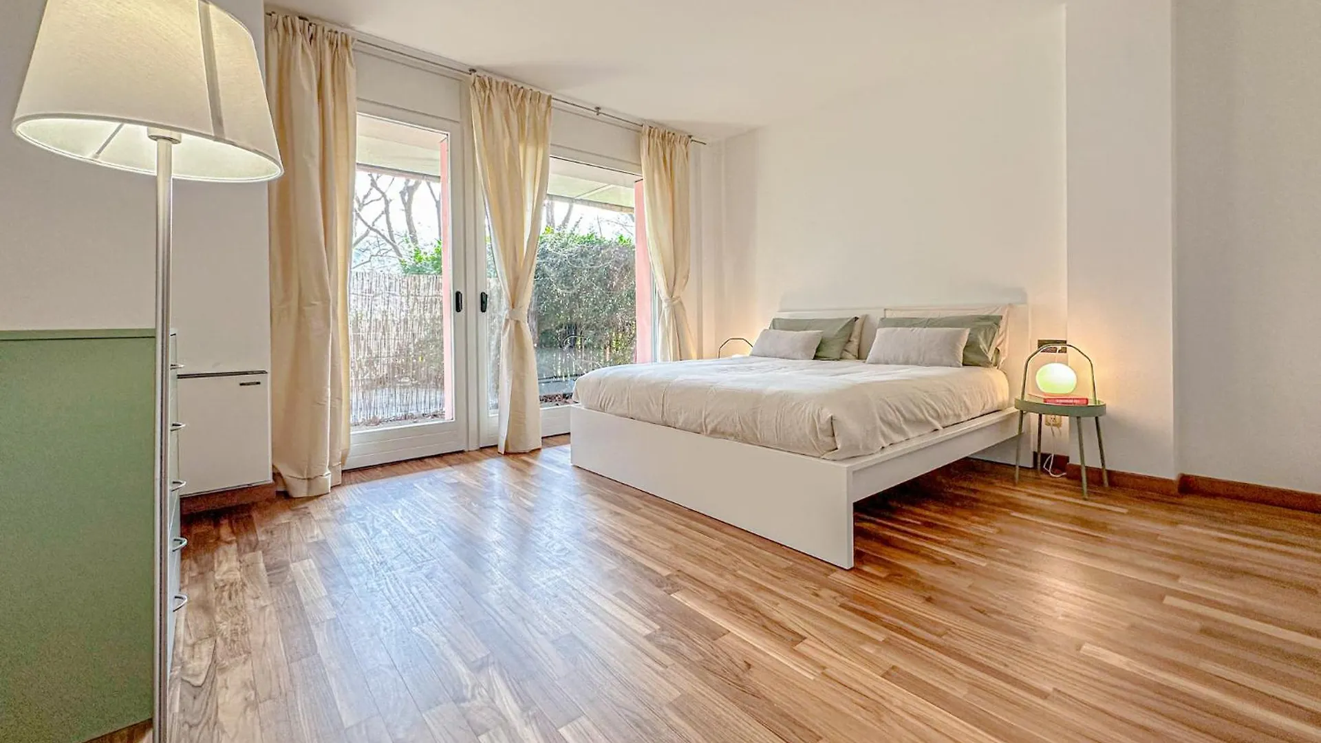 Aspromonte Lakeside Suite - Lecco Garden Retreat 0*,  إيطاليا